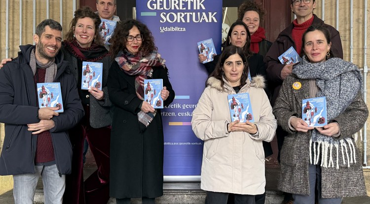 ‘Hamaika irakurtzeko jaioak’ ipuin-bilduma argitaratu dute