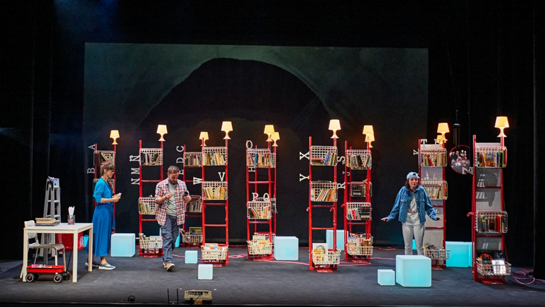 “Mundua pitzatuta dago baina hantxe gabiltza oinez” antzerkia izango da igandean Gasteizen