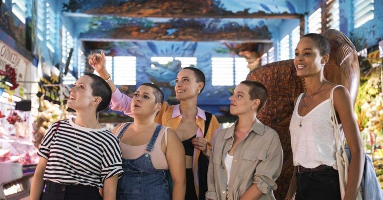 fotograma-de-la-serie-de-netflix-las-de-la-ultima-fila.jpeg