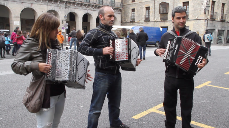 600 trikitilari baino gehiago elkartuko dira Euskal Herriko Trikitixa Egunean, Iruñean