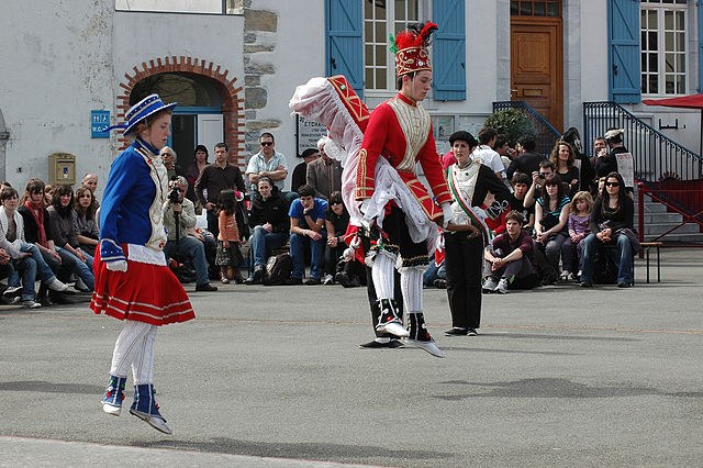 640px-Larraine_barkoxe_maskarada4.jpg