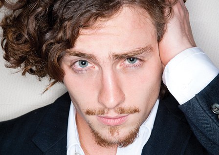 Aaron Johnson: 18 urtetik gorakoentzat Aaron Johnson: 18 urtetik gorakoentzat