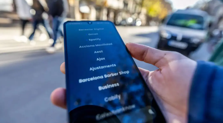 Adikzioa saihesteko mugikorra sortu dute bi gazte kataluniarrek