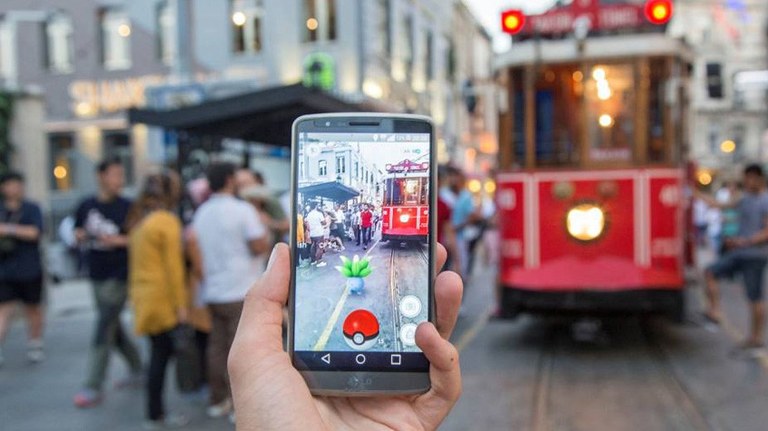 Adineko pertsonei “Pokemon GO” errezetatzen hasi dira Adineko pertsonei “Pokemon GO” errezetatzen hasi dira
