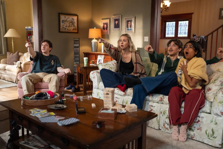 'Adults', New Yorken elkarrekin bizi diren bost gazteren inguruko komediazko telesaila