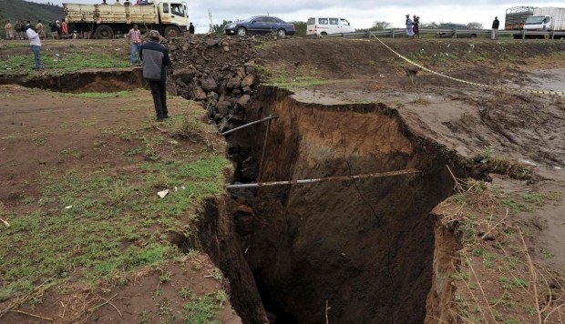 Afrika bitan zatitzen ari da Afrika bitan zatitzen ari da
