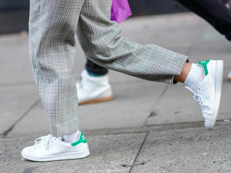 Agur Adidas-en Stan Smith zapatila klasikoen modeloari, kaixo modelo jasangarriari Agur Adidas-en Stan Smith zapatila klasikoen modeloari, kaixo modelo jasangarriari