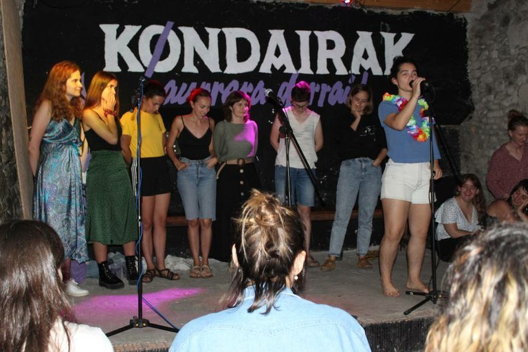 Ahalduntze Bertso Eskola Feministan izena emateko epea zabaldu dute
