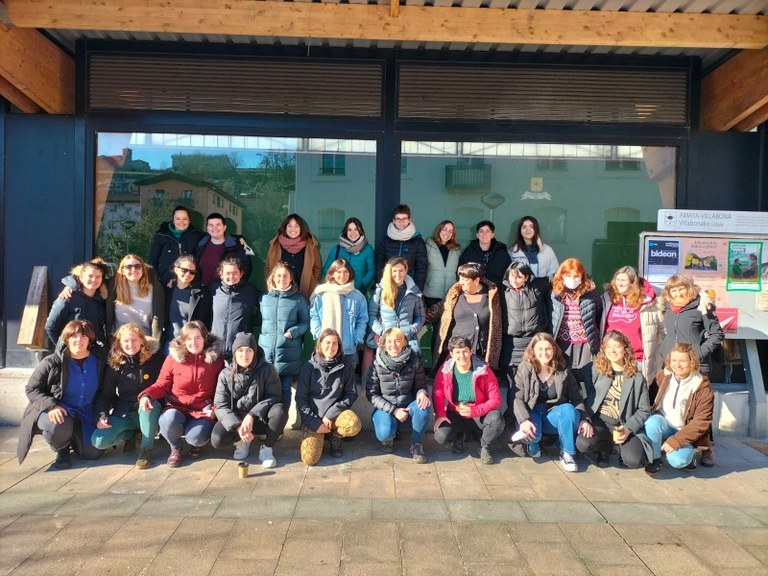 Ahalduntze Bertso Eskolan izena emateko epea ireki du Bertsozale Elkarteak