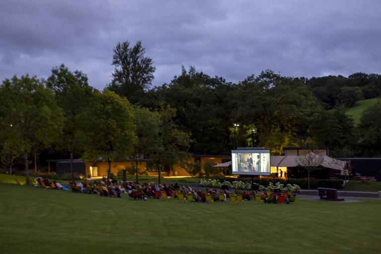 Aire zabaleko zinema emanaldiak egingo dituzte Chillida Lekun