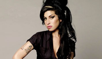 Amy Winehouse: Gasolina eta ile laka Amy Winehouse: Gasolina eta ile laka