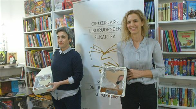Ana Malagon eta Delphine de Viganek jaso dituzte Gipuzkoako liburu-dendek emandako Zilarrezko Euskadi Sariak