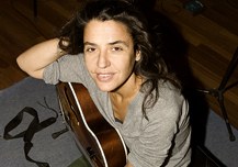 Anari: "Disko eta kontzertuen poderioz geurea den soinu bat lortu dugu" Anari: "Disko eta kontzertuen poderioz geurea den soinu bat lortu dugu"