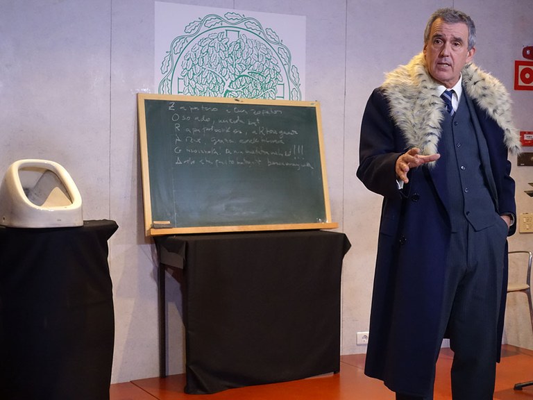 Antzerki ekoizpena laguntzeko deialdia egin du Euskaltzaindiak