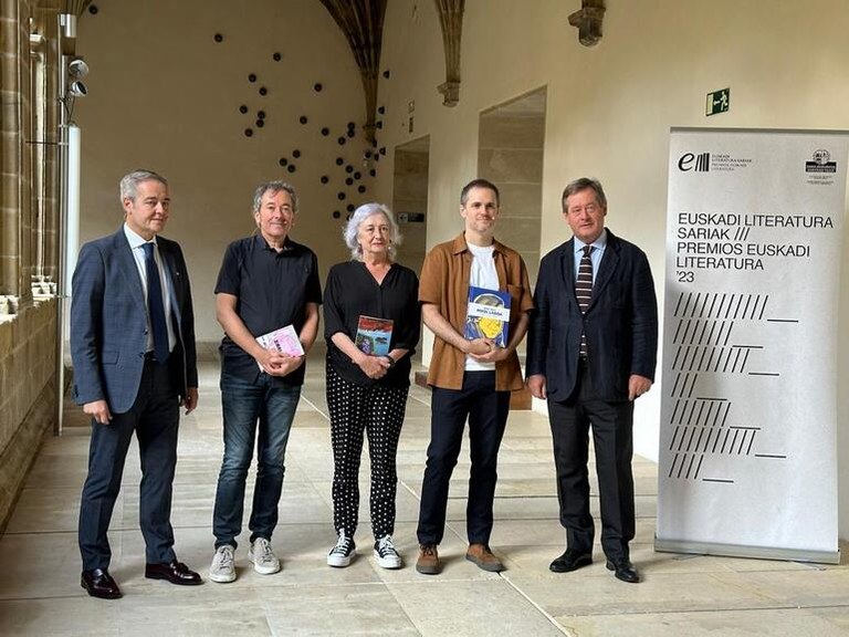 Arantxa Urretabizkaia, Patxi Zubizarreta, Joseba Larratxe, Maialen eta Joxe Mari Berasategi eta Miren Billelabeitiak irabazi dute Euskadi Literatura Saria Arantxa Urretabizkaia, Patxi Zubizarreta, Joseba Larratxe, Maialen eta Joxe Mari Berasategi eta Miren Billelabeitiak irabazi dute Euskadi Literatura Saria