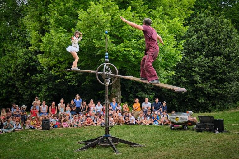 Argazkia CIRQUE HIRSUTE Kalealdia 2023.jpg