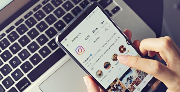 Argazkiak gordetzeko aukera izango du Instagramek Argazkiak gordetzeko aukera izango du Instagramek