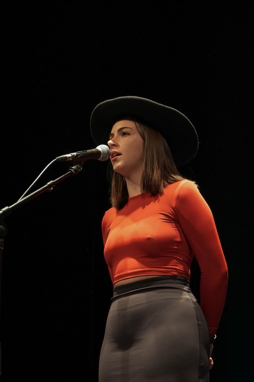 Aroa Arrizubietak jantzi du Arabako Bertsolari Txapelketako txapela Aroa Arrizubietak jantzi du Arabako Bertsolari Txapelketako txapela