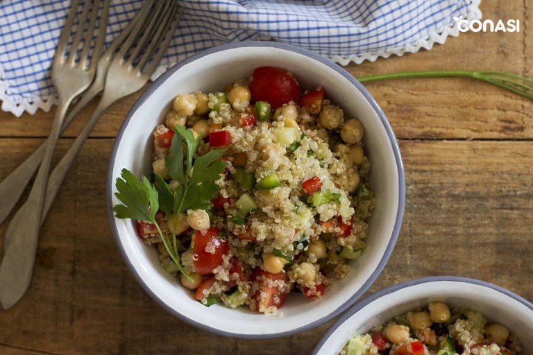 principal2_ensalada-de-quinoa-y-garbanzos-900x600.jpg