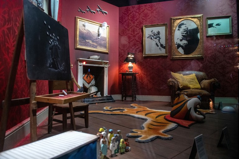 Banksy, denda irekitzera behartuta Banksy, denda irekitzera behartuta