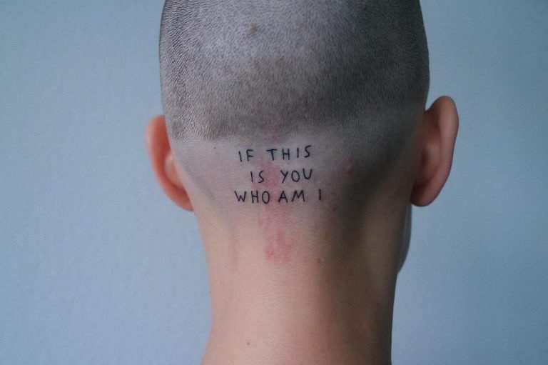 Begiratu gabe tatuatzen utziko zinateke? Begiratu gabe tatuatzen utziko zinateke?