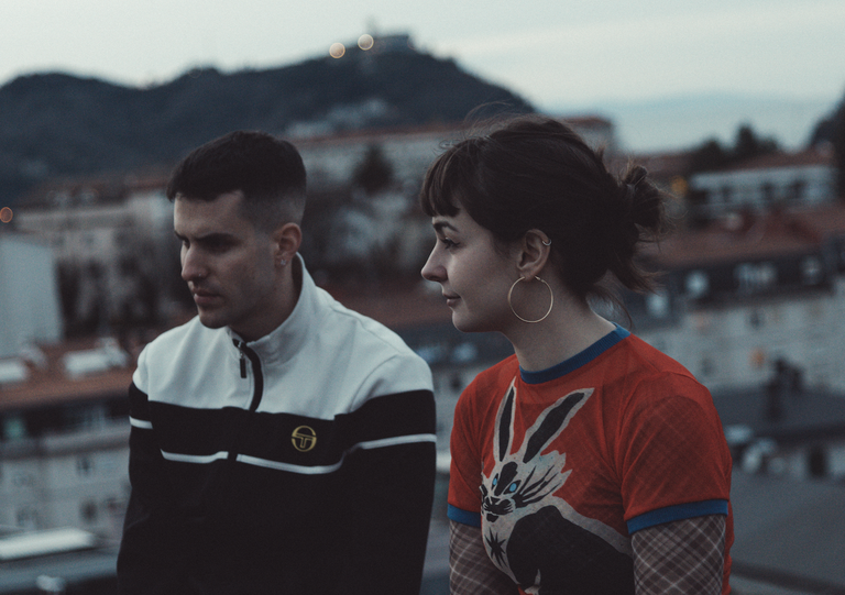 Bengo eta Olaia Inziarte laguntasunari kantari 'Beldurrik Gabe' kantuan