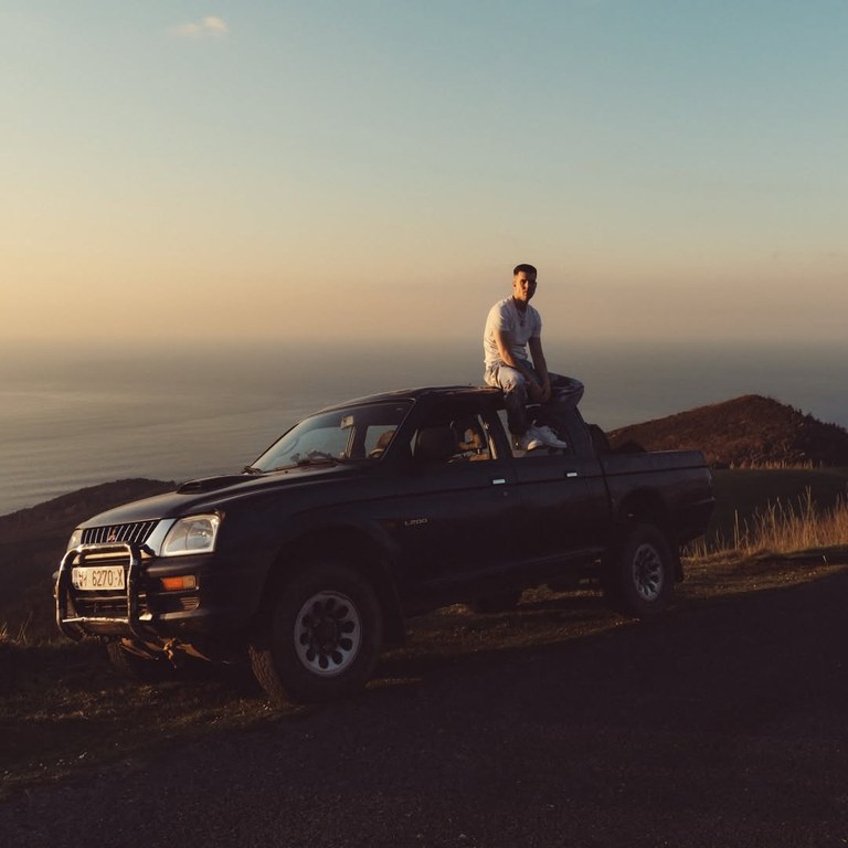 Bengok udako giroa ekarri digu 'Bizirik Gaudelako' kantuarekin