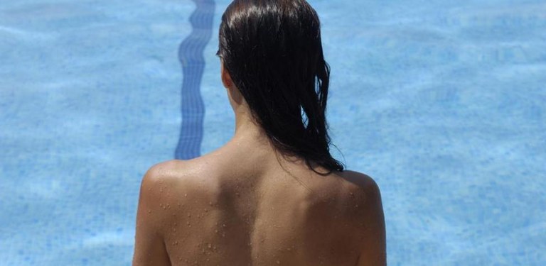 Berlineko igerileku publikoetan emakumeek "topless" egin ahalko dute Berlineko igerileku publikoetan emakumeek "topless" egin ahalko dute