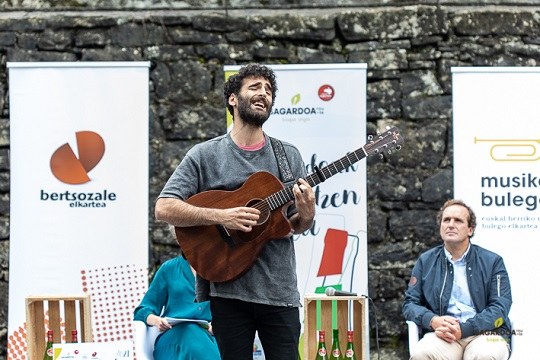 Bertsolaritza, musika eta sagardotegia uztartzen dituen ekimena udan Bertsolaritza, musika eta sagardotegia uztartzen dituen ekimena udan