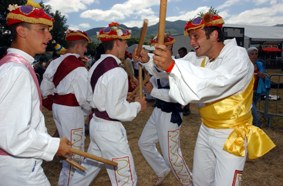 Beste mundu bat, beste besta bat Beste mundu bat, beste besta bat
