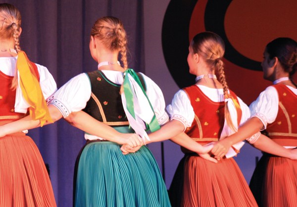 Bihartik igandera bitarte, Lauarin jaialdia Donostian Bihartik igandera bitarte, Lauarin jaialdia Donostian