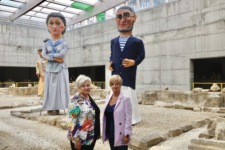 Bilboko erraldoien erakusketa ipini dute Mariaren Bihotzaren plazako aztarnategian