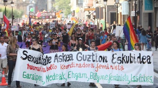 Bilbon bi mutil gazteri eraso egin diete Bilbon bi mutil gazteri eraso egin diete