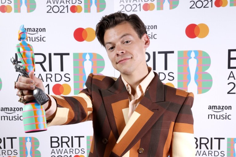"Brit Awards" sariek generoaren banaketa ezabatu dute bere kandidaturetatik "Brit Awards" sariek generoaren banaketa ezabatu dute bere kandidaturetatik