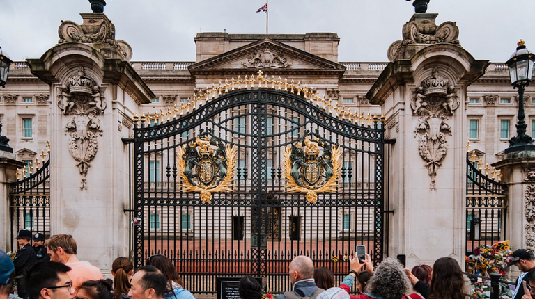Buckingham jauregiko ekialdeko hegala bisitatu ahal izango da lehenengo aldiz 175 urtetan Buckingham jauregiko ekialdeko hegala bisitatu ahal izango da lehenengo aldiz 175 urtetan