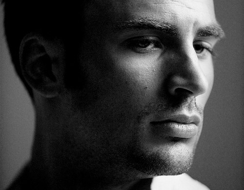 Chris Evans: urdin ala gorri, aukeratu zuri Chris Evans: urdin ala gorri, aukeratu zuri
