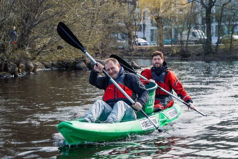 d-greenkayak2.jpg