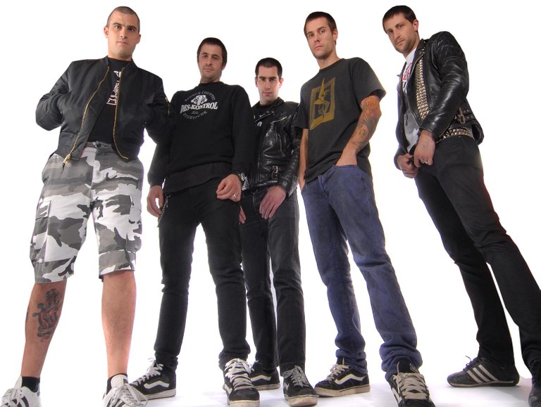 Des-Kontrol eta Txapelpunk ikusi nahi? Des-Kontrol eta Txapelpunk ikusi nahi?