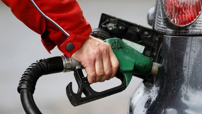 Diesel ala gasolina; zeinek kutsatzen du gehien? Diesel ala gasolina; zeinek kutsatzen du gehien?