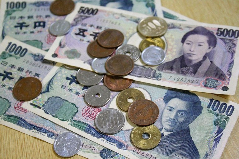 Diru fisikorik ez Japonian Diru fisikorik ez Japonian