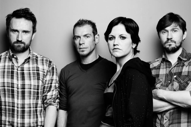 Dolores O'Riordan, The Cranberries taldeko ahotsa zendu da Dolores O'Riordan, The Cranberries taldeko ahotsa zendu da