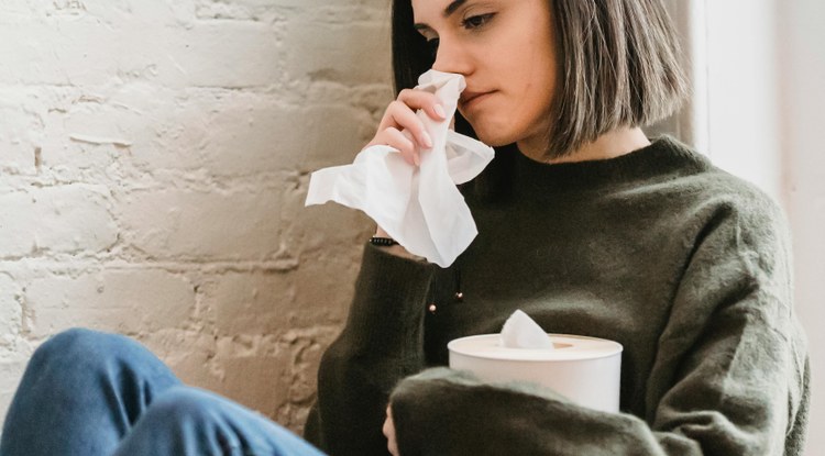 Dolua egiten ari denari esan behar ez zaiona