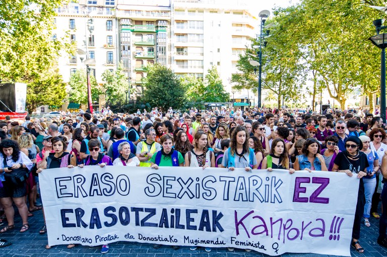 Donostiako Piratek egitaraua bertan behera utzi dute, sexu erasoak salatzeko. Donostiako Piratek egitaraua bertan behera utzi dute, sexu erasoak salatzeko.
