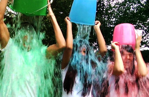 E.L.A. gaixotasuna sendatzetik gertuago, ‘Ice bucket challenge’ fenomenoari esker E.L.A. gaixotasuna sendatzetik gertuago, ‘Ice bucket challenge’ fenomenoari esker