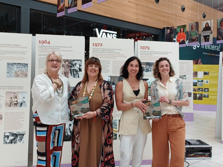 'Emakume arkeologoak Gipuzkoan' erakusketa zabaldu dute Donostiako Garberan