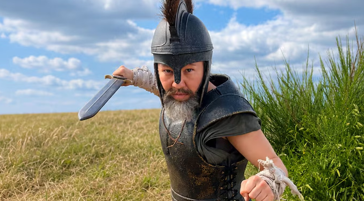 Emakume batek ordezkatu du Matt Damon aktorea 'The Odissey' pelikulako zenbait eszena arriskutsutan