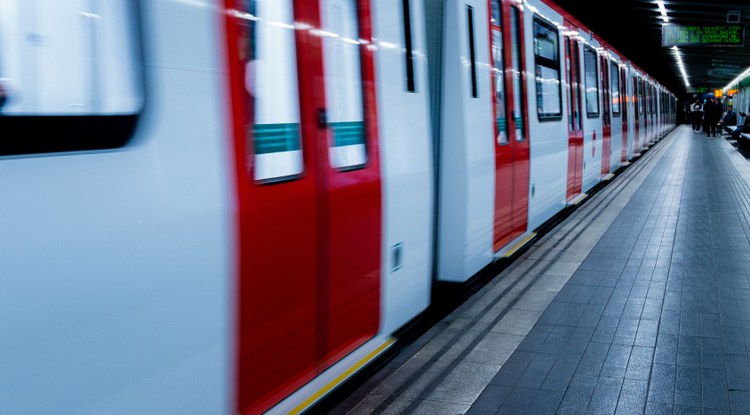 Emakumeenganako sexu-jazarpena ikertzeko Londresko metroan ibili den kazetaria: "Izugarria da"