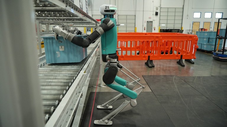 Enpresetan lanak egiteko giza itxurako robotak alokatzea