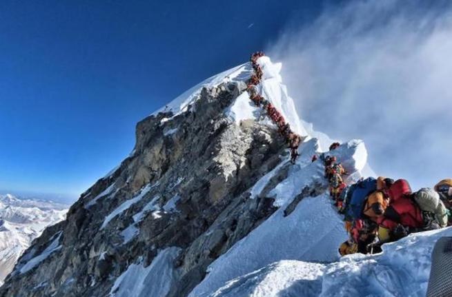 Erabilera bakarreko plastikoak debekatuko dituzte Everest-en Erabilera bakarreko plastikoak debekatuko dituzte Everest-en