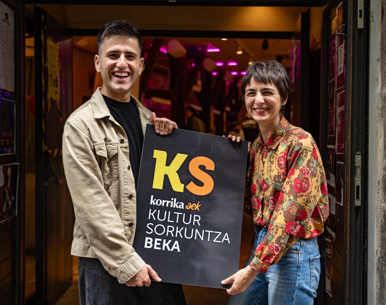 Erika Olaizola eta Xanti Agirrezabalaren 'Kaka' proiektuak irabazi du AEK-Korrikaren II. Kultur Sorkuntza Beka